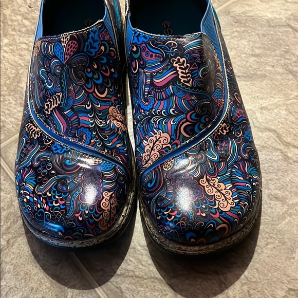 Socofy Women's Multicolored Patterned Slip-On Shoes - Picture 3 of 16